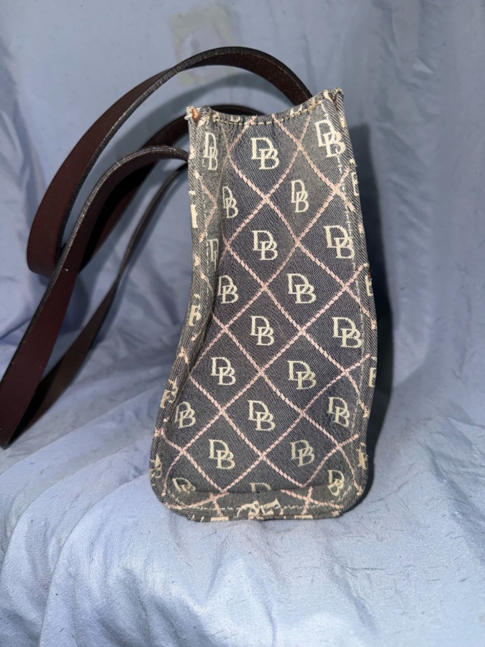 Dooney & Bourke Signature Bag with matching coin purse - Picture 7 of 8
